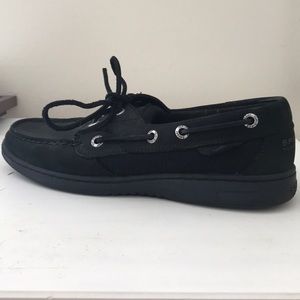 All black Sperry top-siders